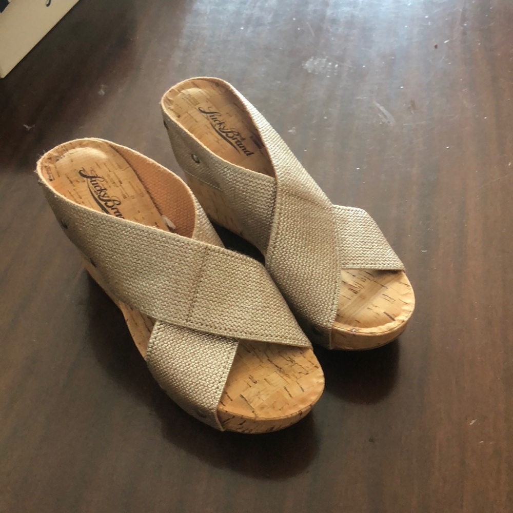 Lucky brand silver wedge
